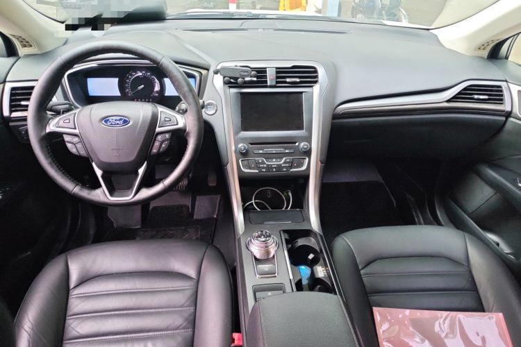 Used Ford Mondeo 2017 EcoBoost 180 Luxury Model Center Console