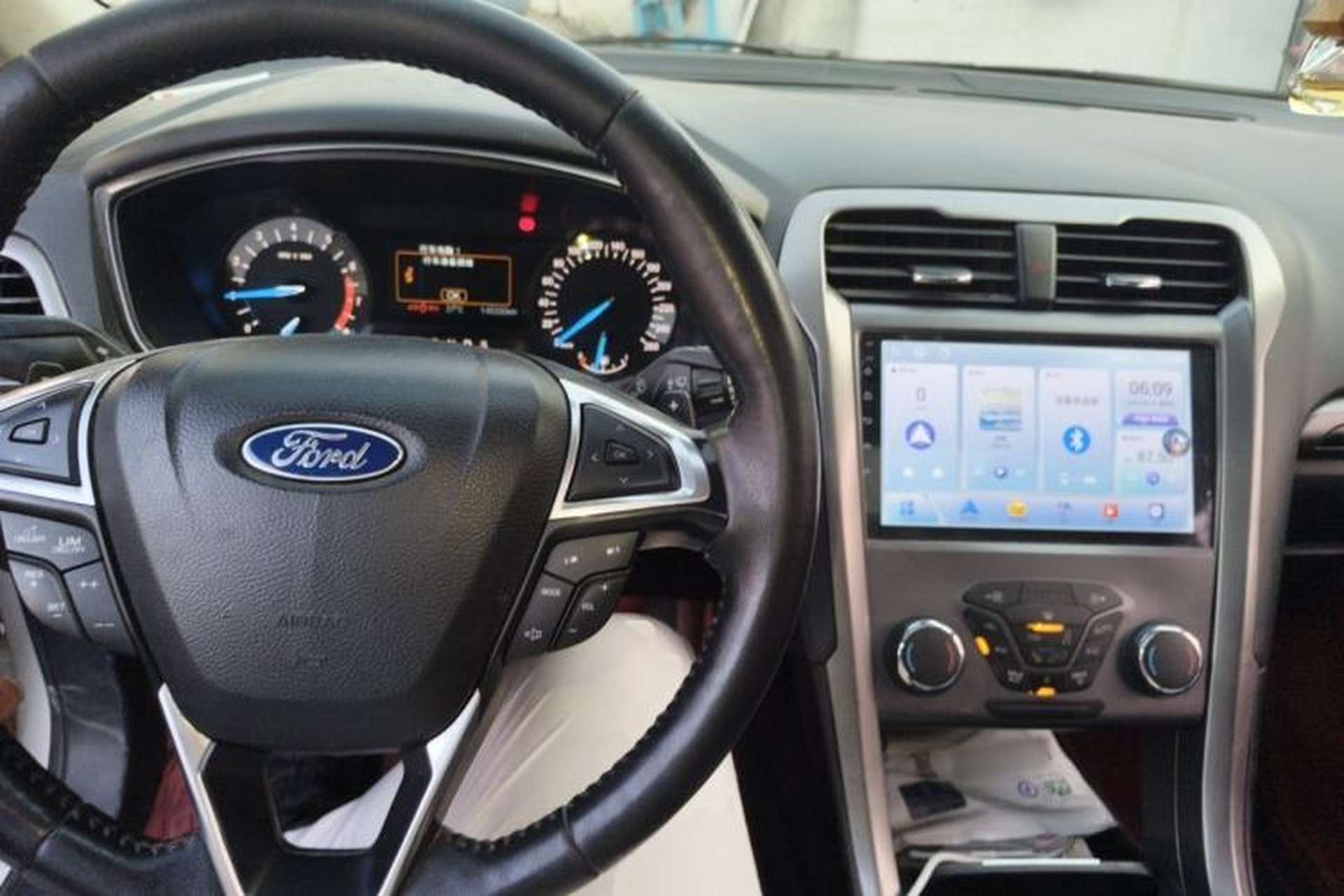 Used Ford Mondeo 2017 EcoBoost 180 Stylish Model Center Console