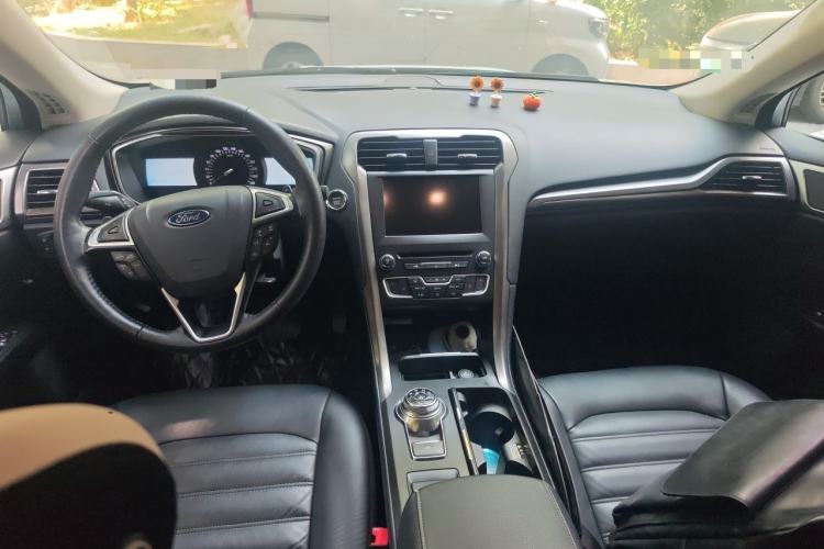 Used Ford Mondeo 2017 EcoBoost 180 Luxury Model Center Console