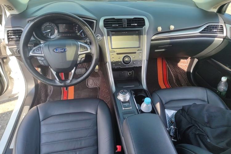 Used Ford Mondeo 2017 EcoBoost 180 Stylish Model Center Console