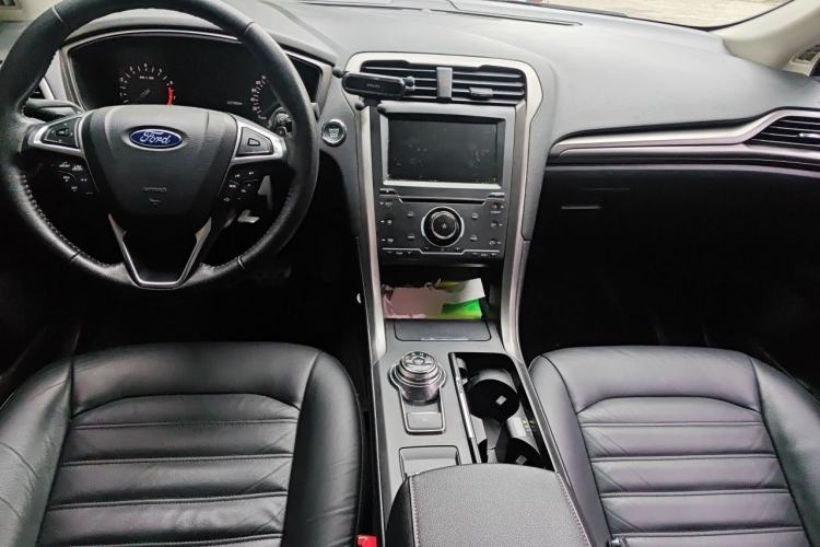 Used Ford Mondeo 2017 EcoBoost 180 Stylish Model Center Console