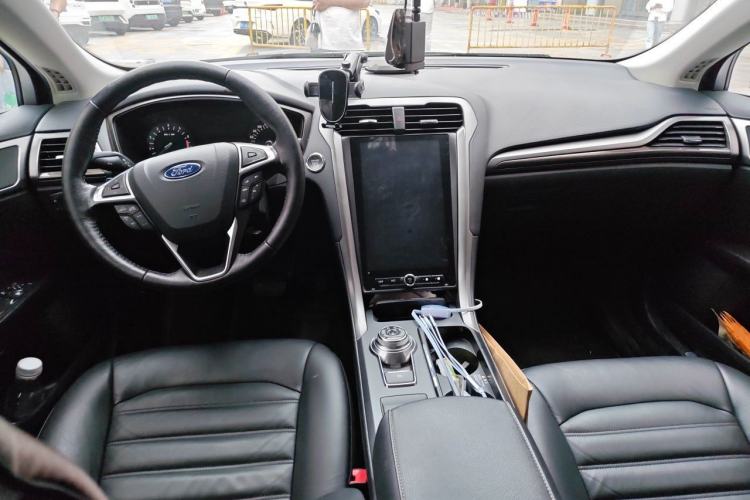 Used Ford Mondeo 2017 EcoBoost 180 Stylish Model Center Console