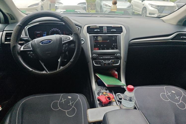 Used Ford Mondeo 2017 EcoBoost 200 Luxury Model Center Console