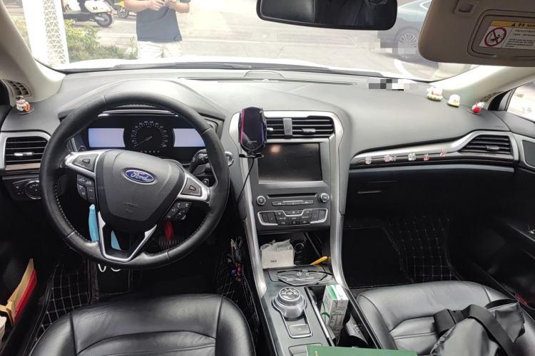 Used Ford Mondeo 2017 EcoBoost 200 Luxury Model Center Console