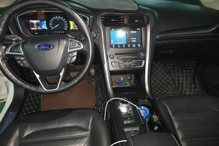 Used Ford Mondeo 2017 EcoBoost 200 Stylish Model Center Console