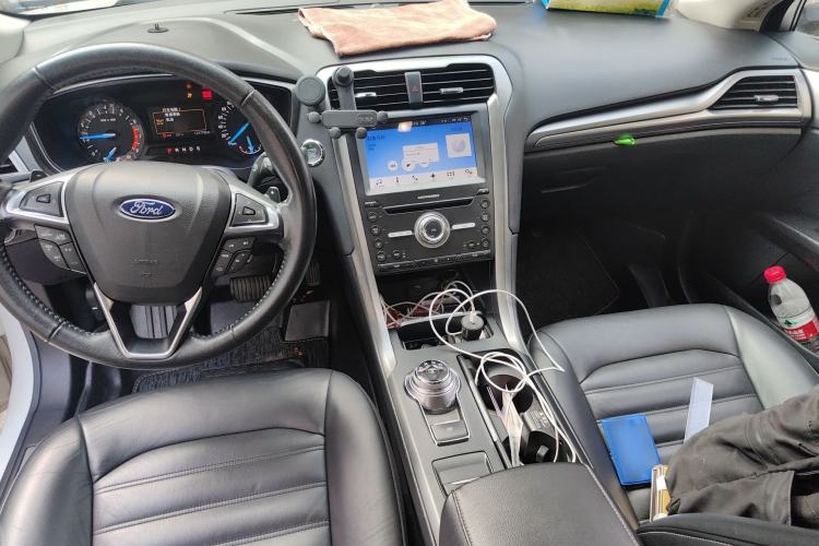 Used Ford Mondeo 2017 EcoBoost 180 Stylish Model Center Console