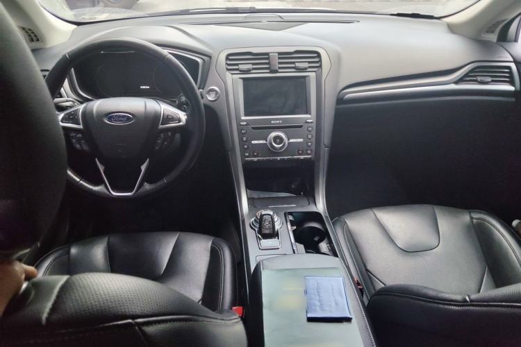 Used Ford Mondeo 2017 EcoBoost 245 Luxury Sport Model Center Console