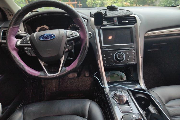Used Ford Mondeo 2017 EcoBoost 200 Stylish Model Center Console