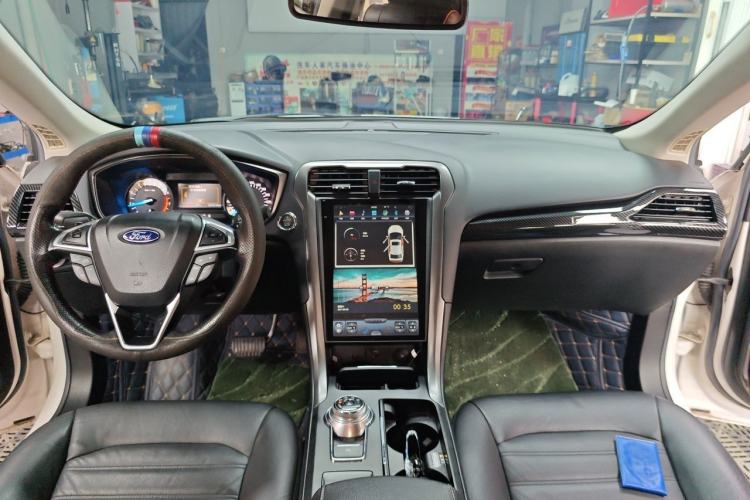 Used Ford Mondeo 2017 EcoBoost 180 Stylish Model Center Console