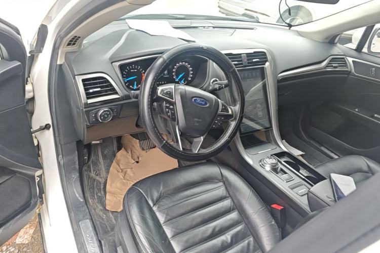 Used Ford Mondeo 2017 EcoBoost 180 Stylish Model Center Console