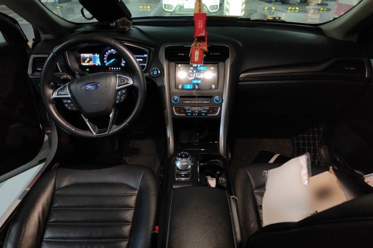 Used Ford Mondeo 2017 EcoBoost 200 Luxury Model Center Console