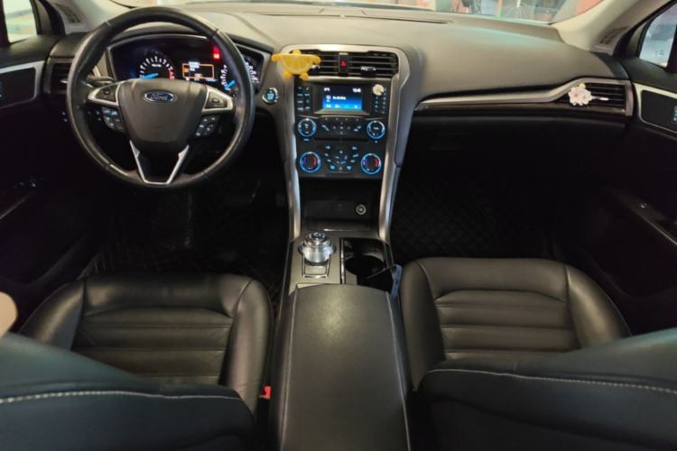 Used Ford Mondeo 2017 EcoBoost 180 Stylish Model Center Console