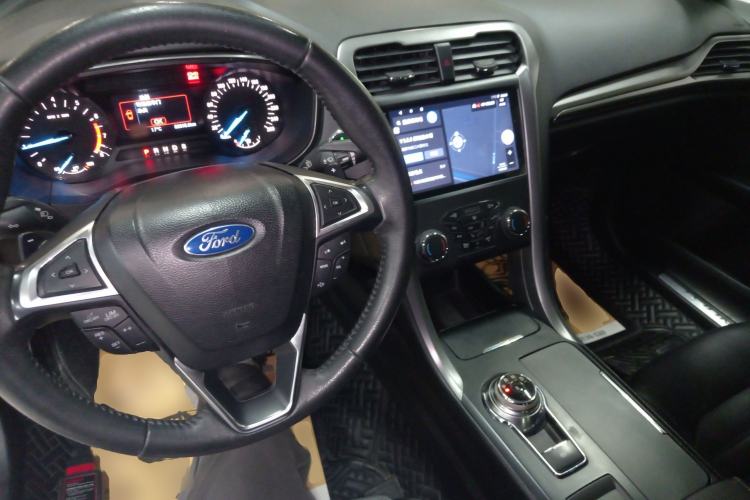 Used Ford Mondeo 2017 EcoBoost 200 Stylish Model Center Console