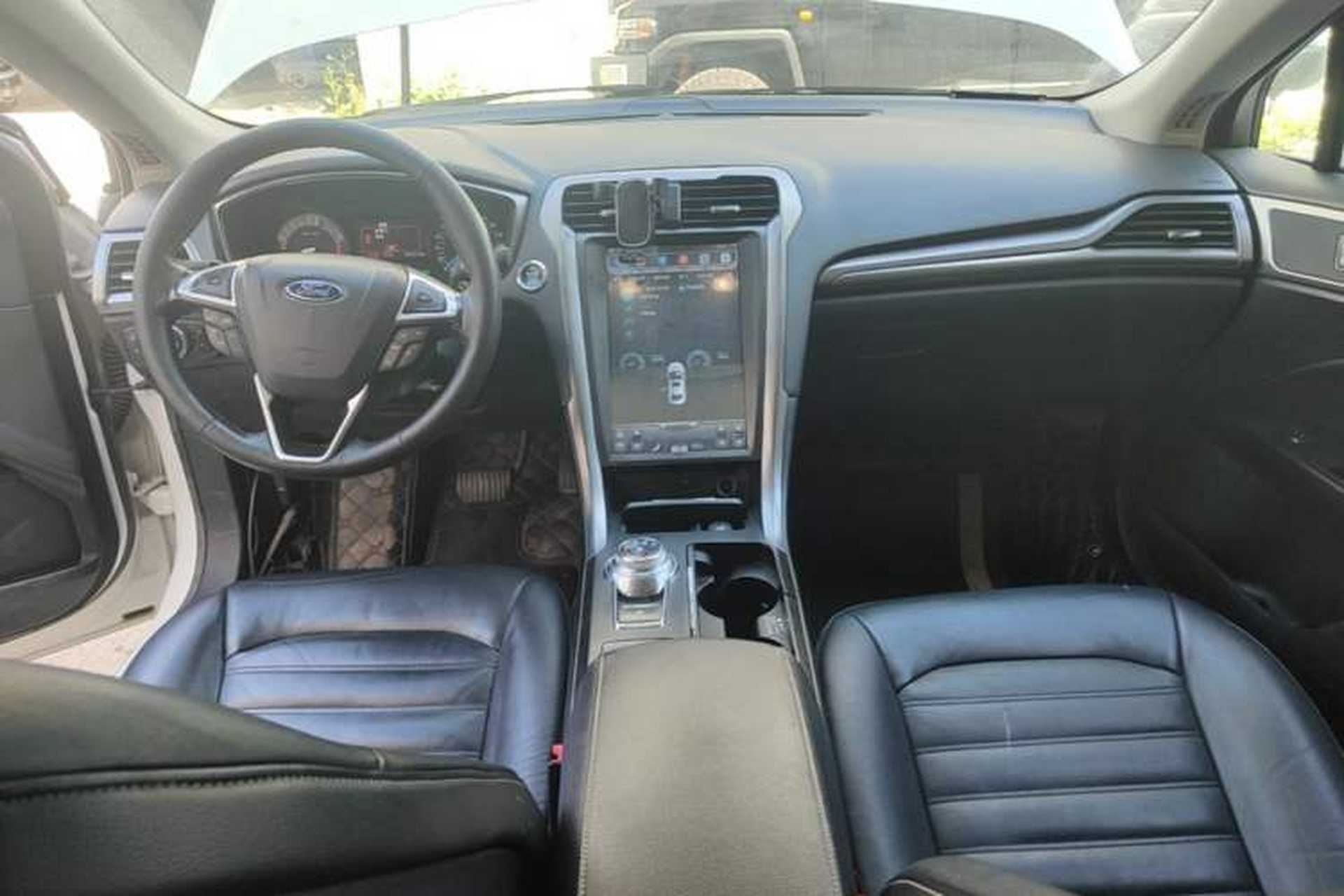 Used Ford Mondeo 2017 EcoBoost 180 Stylish Model Center Console