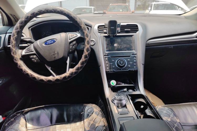 Used Ford Mondeo 2017 EcoBoost 180 Stylish Model Center Console