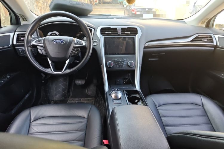 Used Ford Mondeo 2017 EcoBoost 180 Stylish Model Center Console