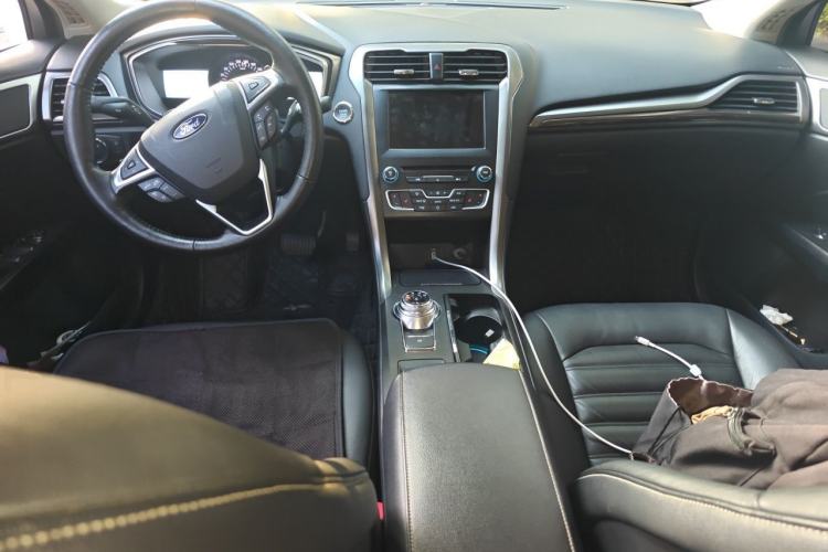 Used Ford Mondeo 2017 EcoBoost 200 Luxury Model Center Console