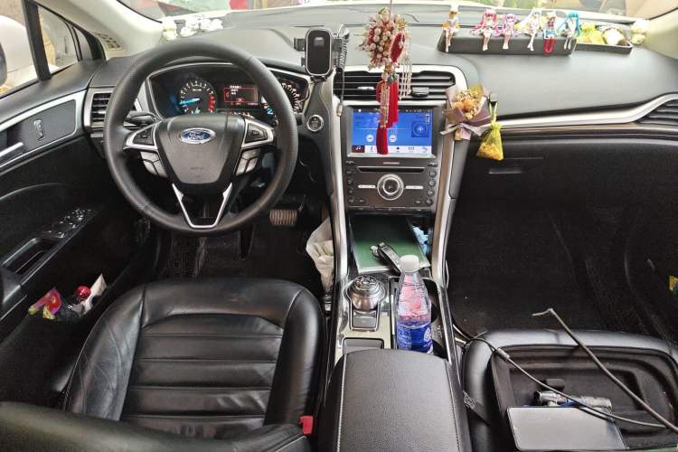 Used Ford Mondeo 2017 EcoBoost 180 Stylish Model Center Console