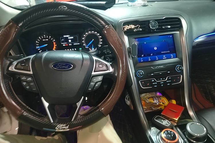 Used Ford Mondeo 2017 EcoBoost 180 Stylish Model Center Console
