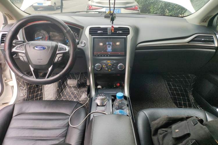 Used Ford Mondeo 2017 EcoBoost 180 Stylish Model Center Console