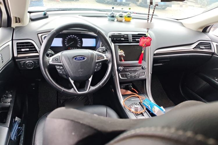 Used Ford Mondeo 2017 EcoBoost 180 Luxury Model Center Console
