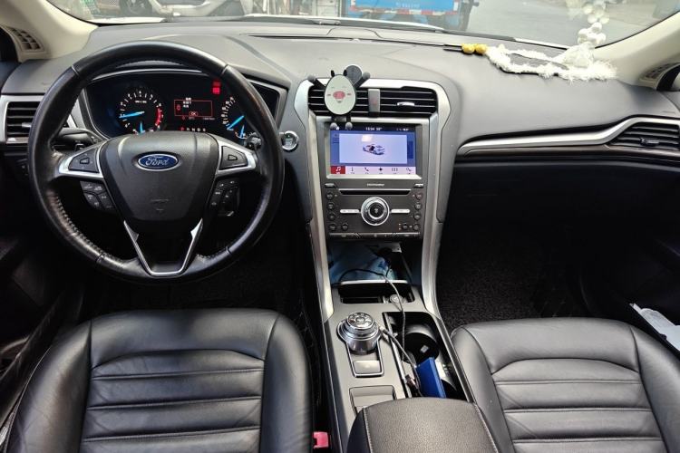 Used Ford Mondeo 2017 EcoBoost 180 Stylish Model Center Console