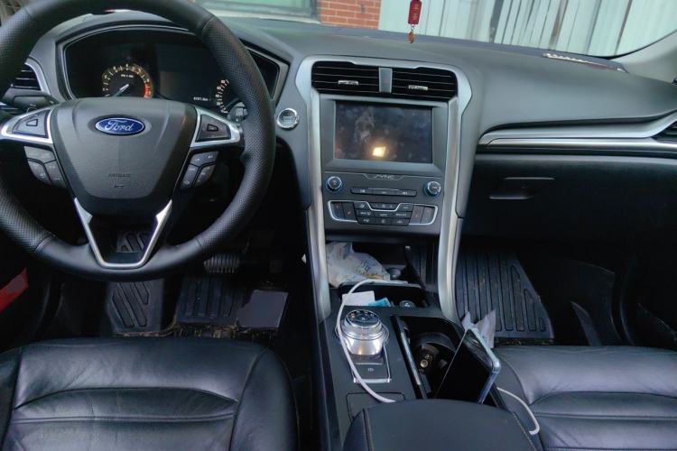 Used Ford Mondeo 2017 EcoBoost 180 Stylish Model Center Console