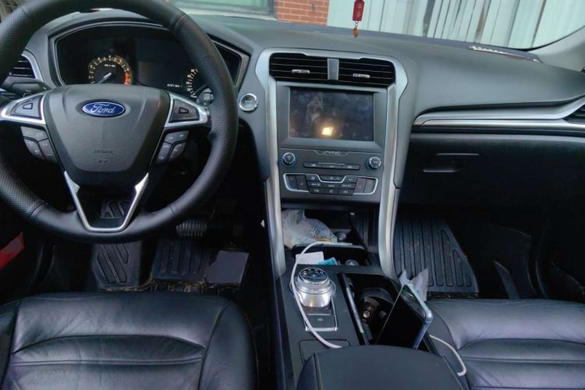 Used Ford Mondeo 2017 EcoBoost 180 Stylish Model Center Console