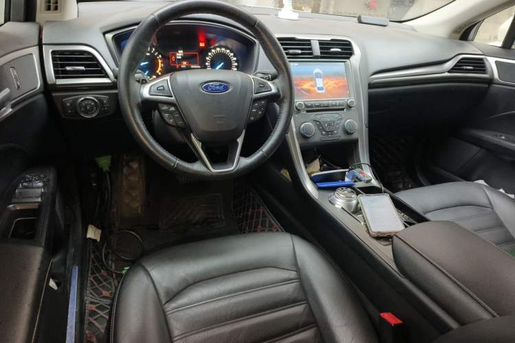 Used Ford Mondeo 2017 EcoBoost 180 Stylish Model Center Console