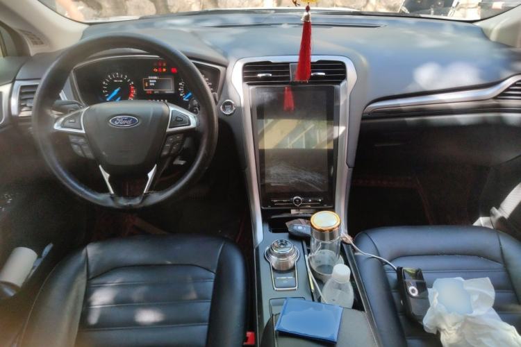 Used Ford Mondeo 2017 EcoBoost 180 Stylish Model Center Console