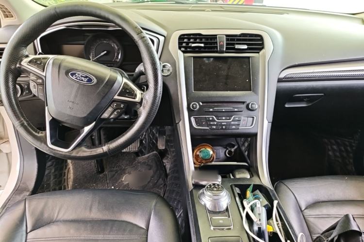 Used Ford Mondeo 2017 EcoBoost 180 Luxury Model Center Console