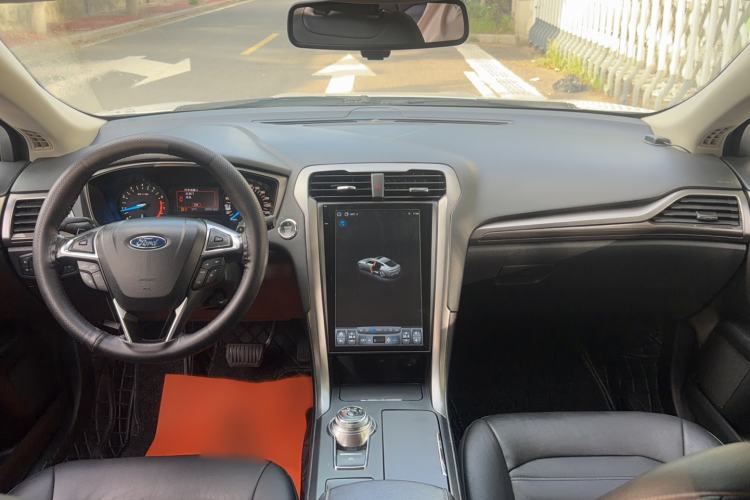 Used Ford Mondeo 2017 EcoBoost 180 Stylish Model Center Console
