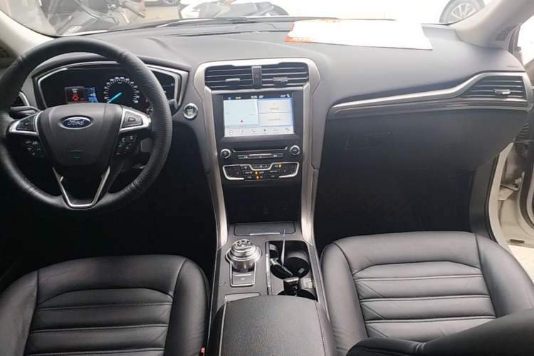 Used Ford Mondeo 2017 EcoBoost 200 Luxury Model Center Console