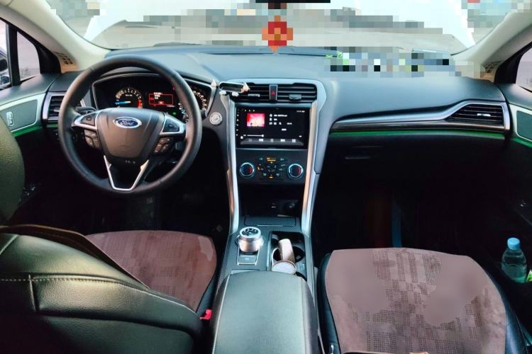 Used Ford Mondeo 2017 EcoBoost 180 Stylish Model Center Console