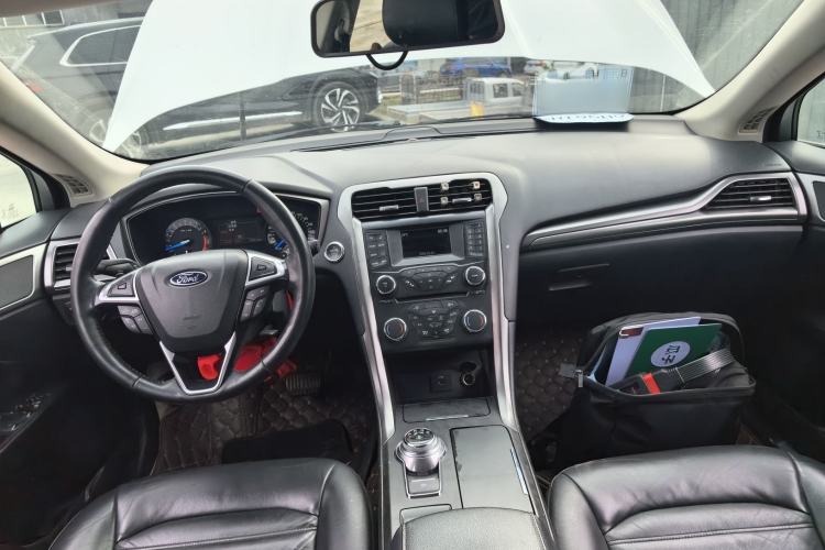 Used Ford Mondeo 2017 EcoBoost 180 Stylish Model Center Console