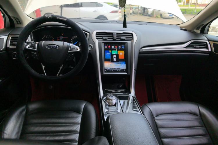 Used Ford Mondeo 2017 EcoBoost 180 Stylish Model Center Console
