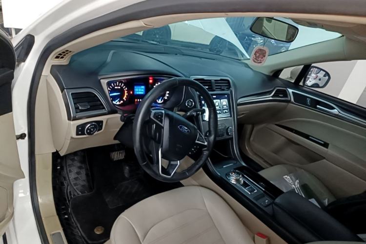 Used Ford Mondeo 2017 EcoBoost 180 Comfort Model Center Console