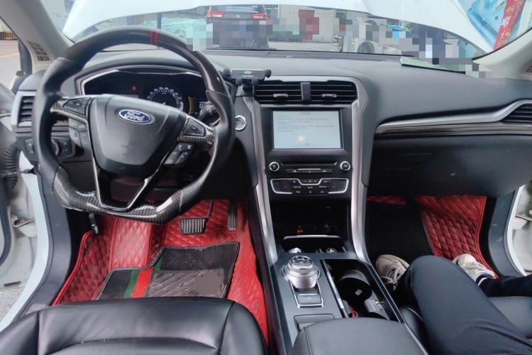 Used Ford Mondeo 2017 EcoBoost 180 Luxury Model Center Console