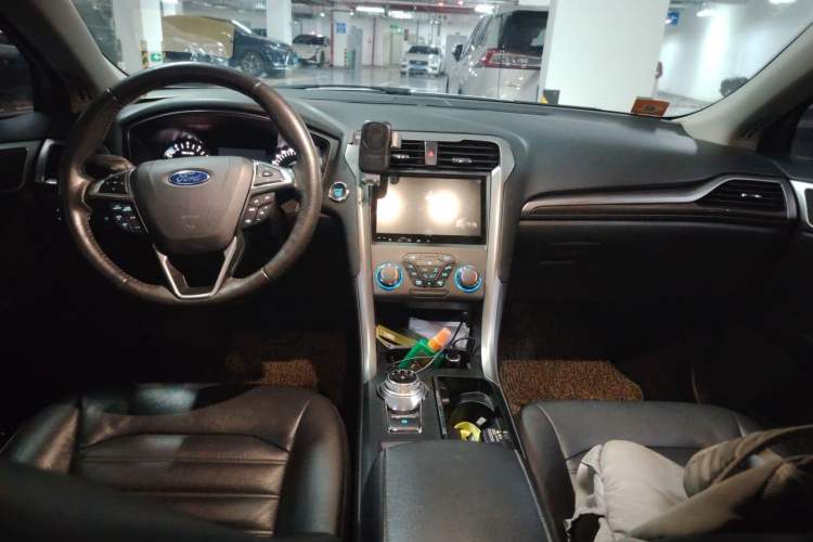 Used Ford Mondeo 2017 EcoBoost 180 Stylish Model Center Console