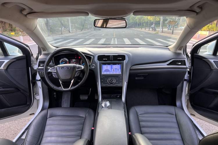 Used Ford Mondeo 2017 EcoBoost 200 Stylish Model Center Console
