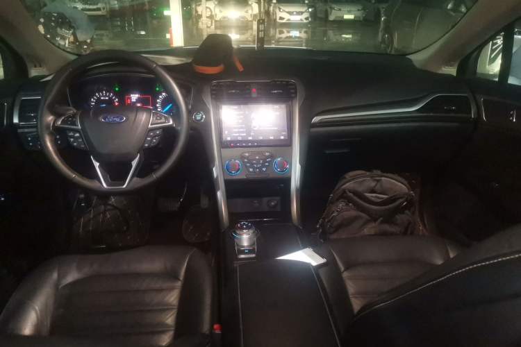 Used Ford Mondeo 2017 EcoBoost 180 Stylish Model Center Console