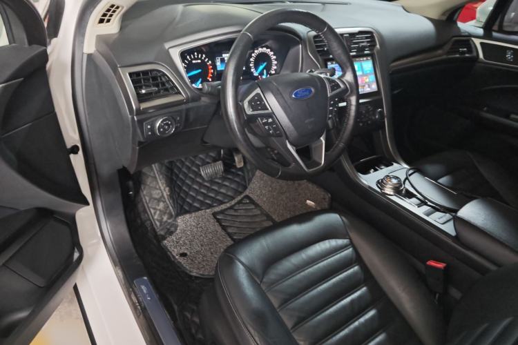 Used Ford Mondeo 2017 EcoBoost 180 Stylish Model Center Console