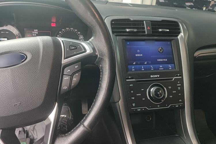 Used Ford Mondeo 2017 EcoBoost 200 Stylish Model Center Console