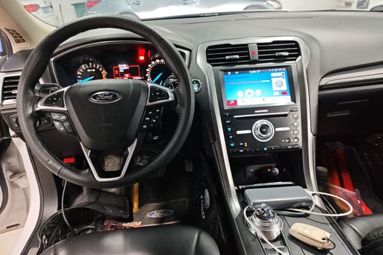 Used Ford Mondeo 2017 EcoBoost 180 Stylish Model Center Console