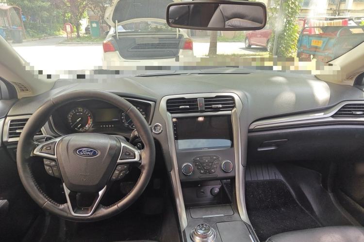 Used Ford Mondeo 2017 EcoBoost 180 Stylish Model Center Console