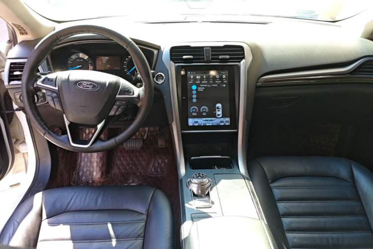 Used Ford Mondeo 2017 EcoBoost 180 Stylish Model Center Console