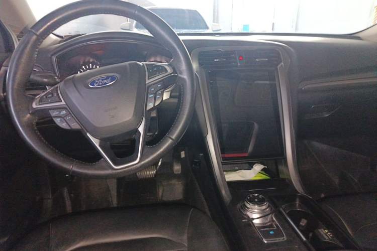 Used Ford Mondeo 2017 EcoBoost 180 Stylish Model Center Console
