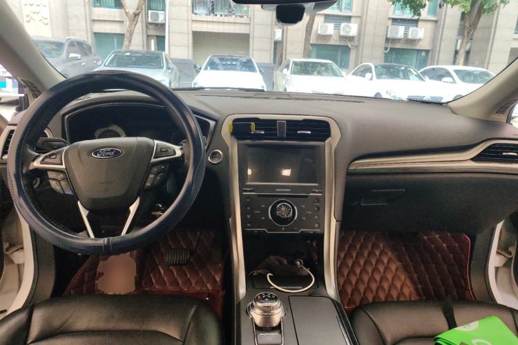 Used Ford Mondeo 2017 EcoBoost 180 Stylish Model Center Console