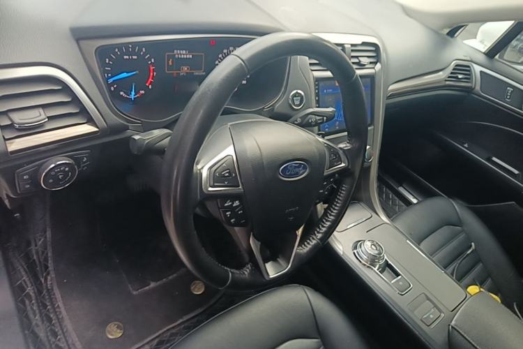 Used Ford Mondeo 2017 EcoBoost 180 Stylish Model Center Console