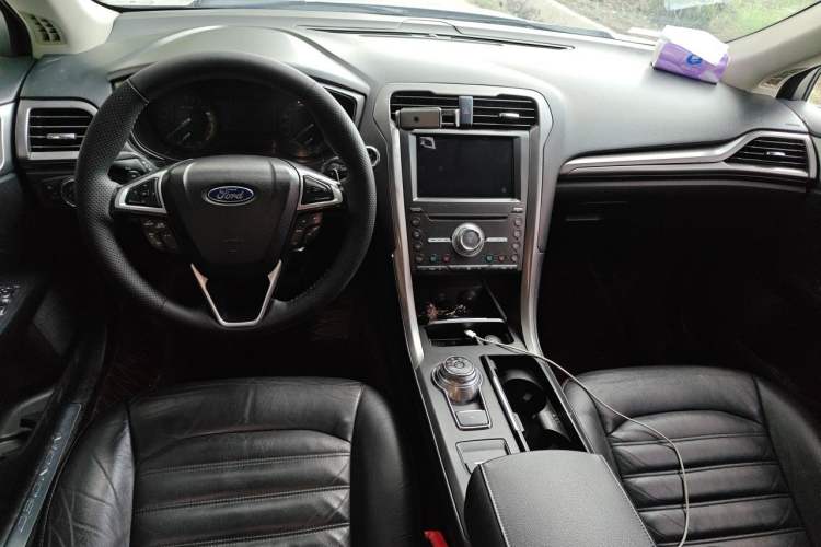 Used Ford Mondeo 2017 EcoBoost 180 Stylish Model Center Console